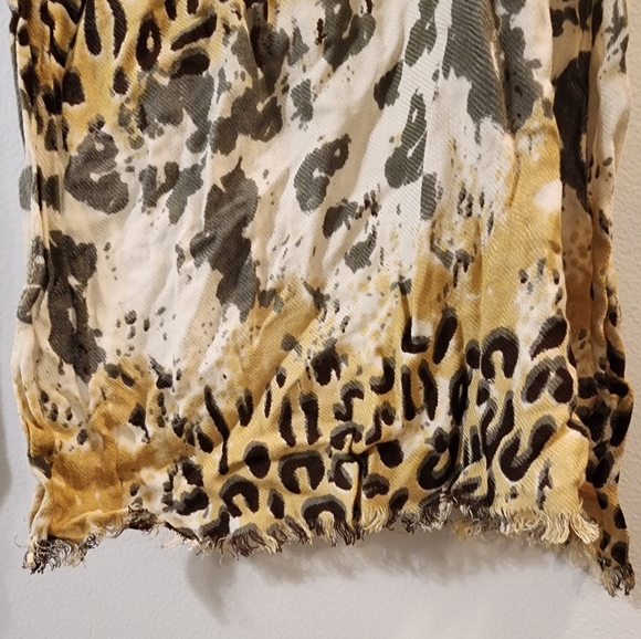 Leapord Print Scarf - Picture 2 of 3